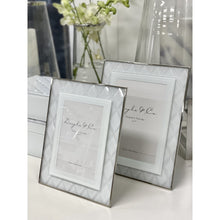 Load image into Gallery viewer, Diamond Frame White
